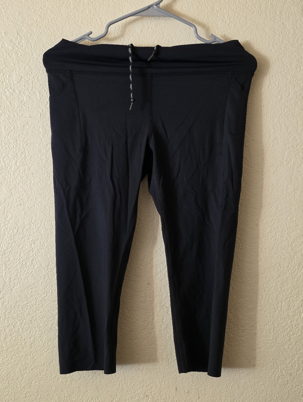 Rabbit Classic Black Drawstring Athletic Leggings Size M